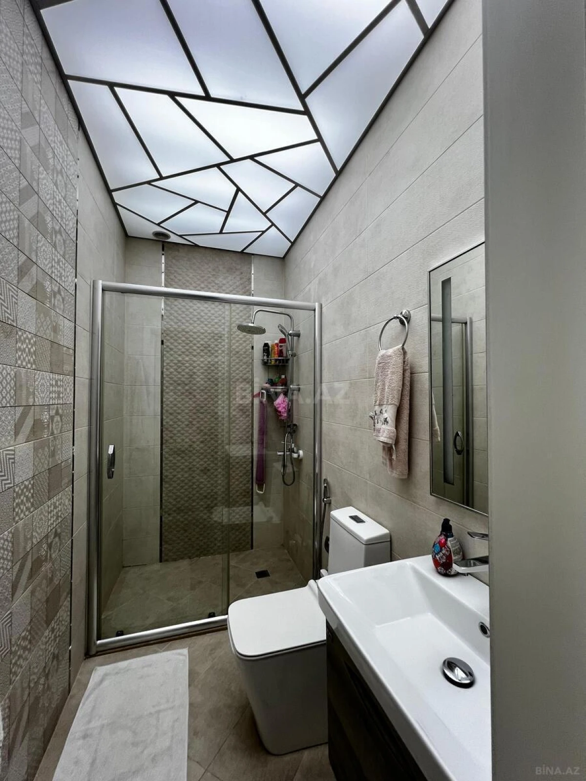 Satılır 4 otaqlı mənzil 200 m²