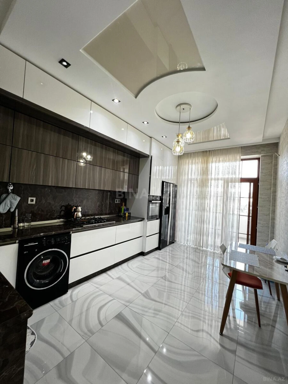 Satılır 4 otaqlı mənzil 200 m²
