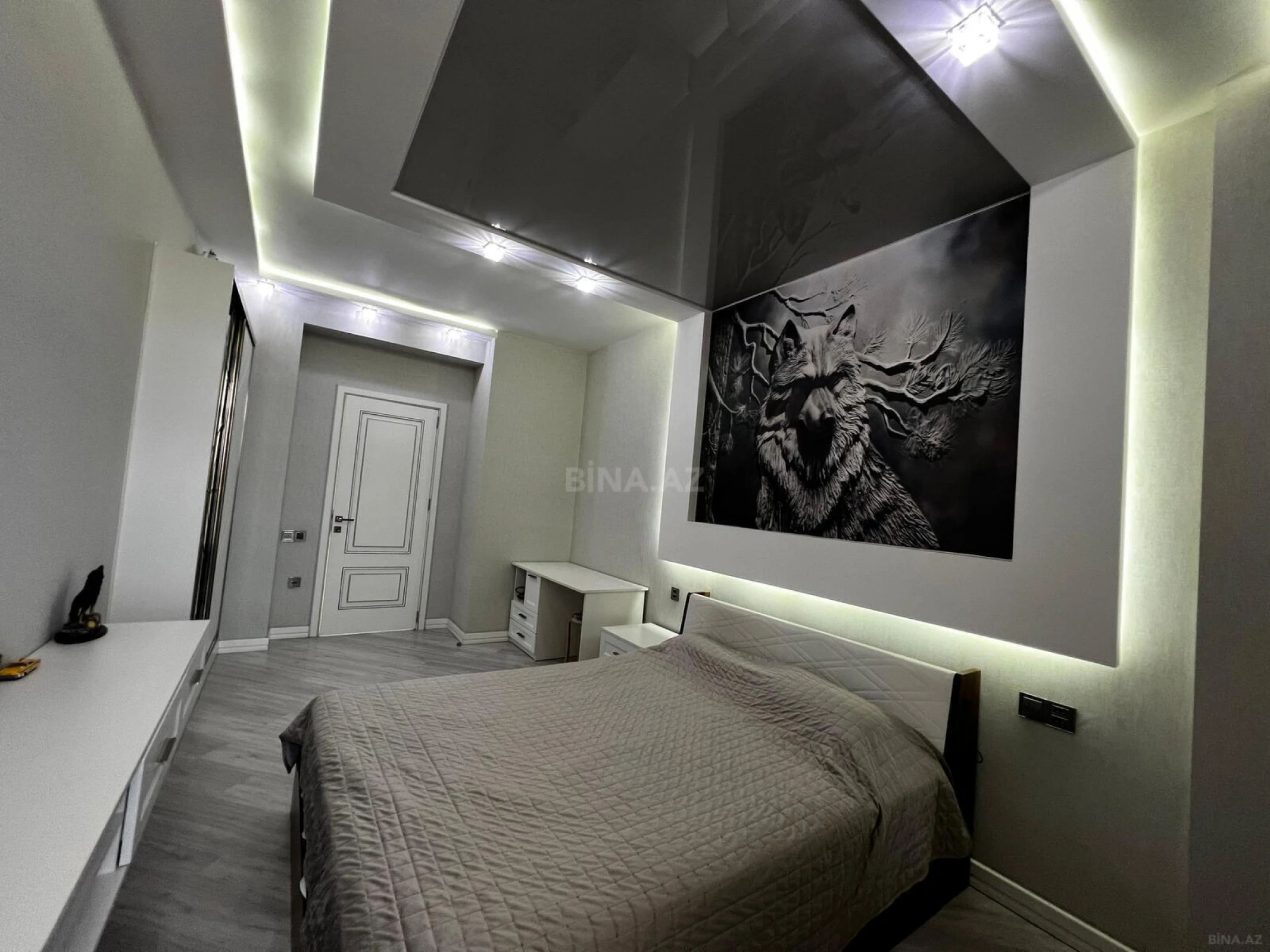 Satılır 4 otaqlı mənzil 200 m²