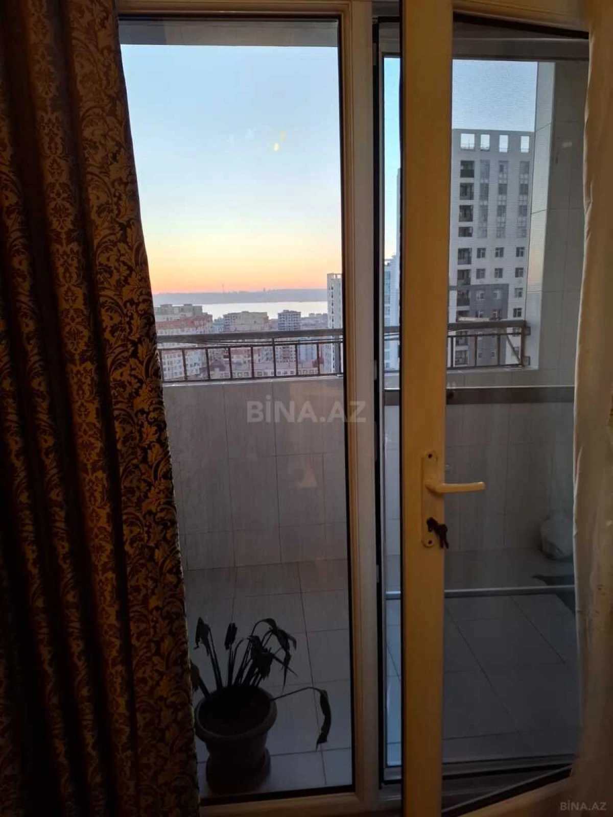 Satılır 3 otaqlı mənzil 95 m²