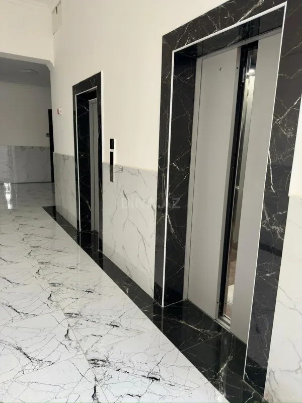Satılır 3 otaqlı mənzil 140 m²