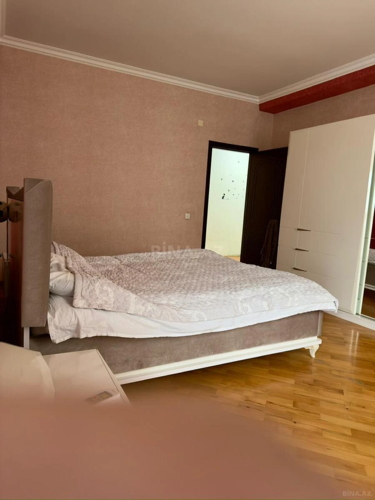 Satılır 3 otaqlı mənzil 140 m²