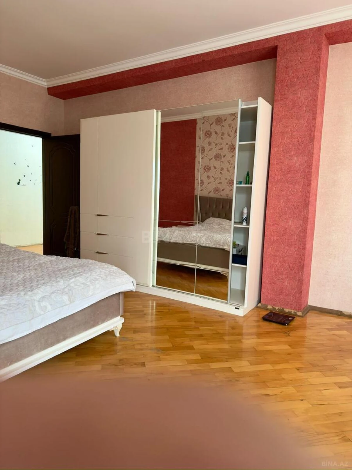 Satılır 3 otaqlı mənzil 140 m²