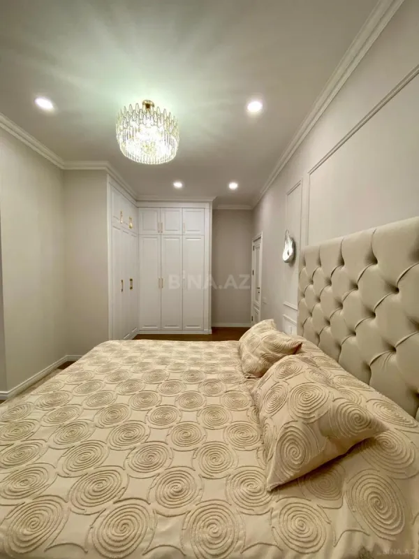 Satılır 3 otaqlı mənzil 143 m²