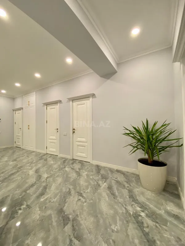 Satılır 3 otaqlı mənzil 143 m²