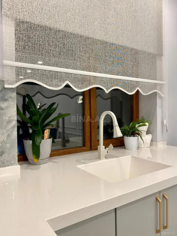 Satılır 3 otaqlı mənzil 143 m²