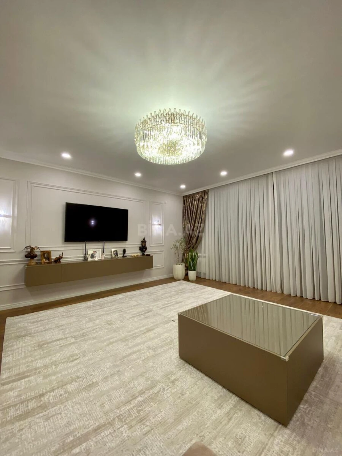 Satılır 3 otaqlı mənzil 143 m²