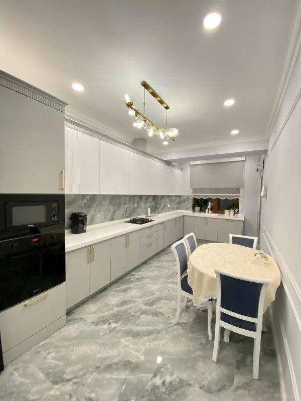 Satılır 3 otaqlı mənzil 143 m²