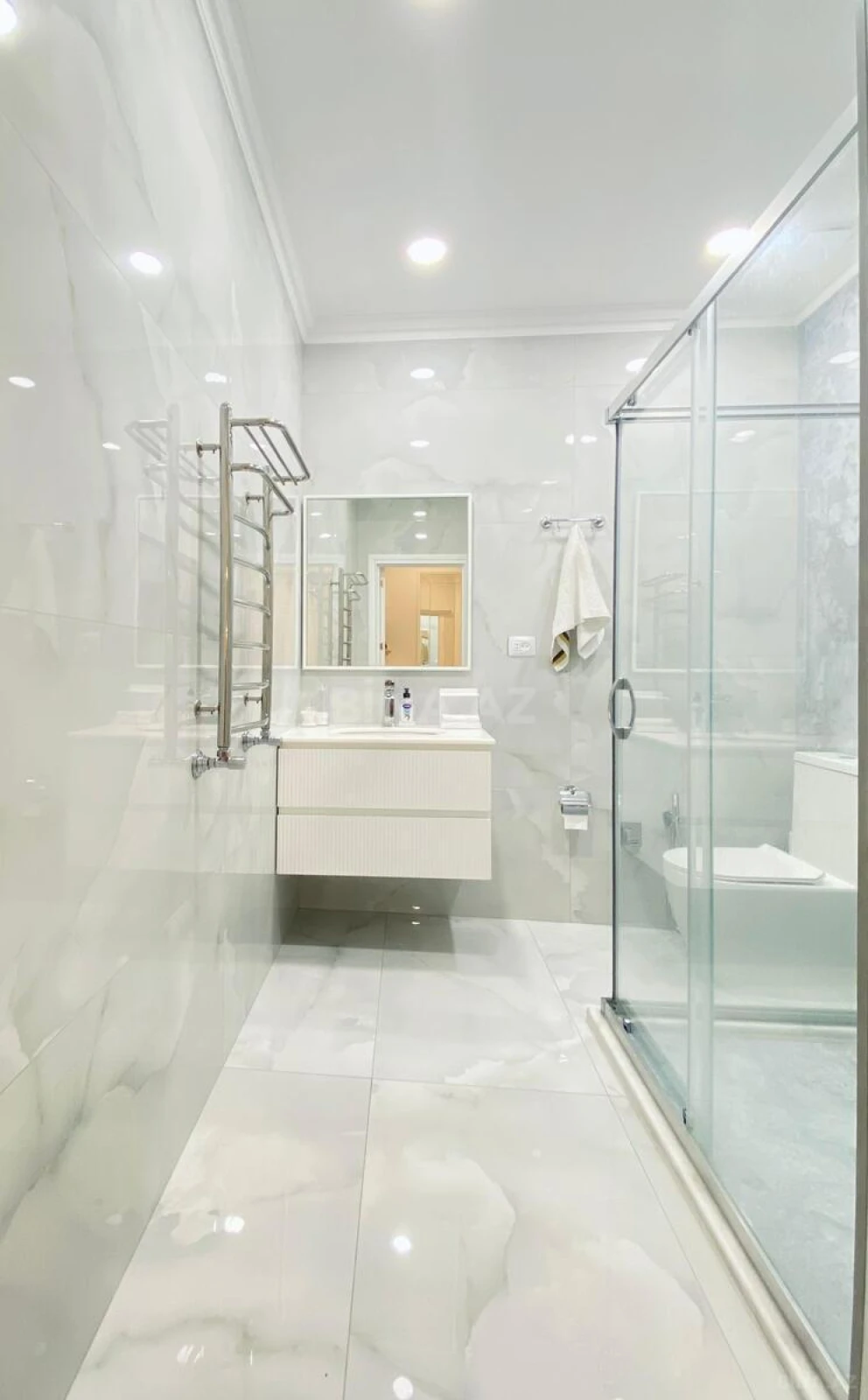 Satılır 3 otaqlı mənzil 143 m²