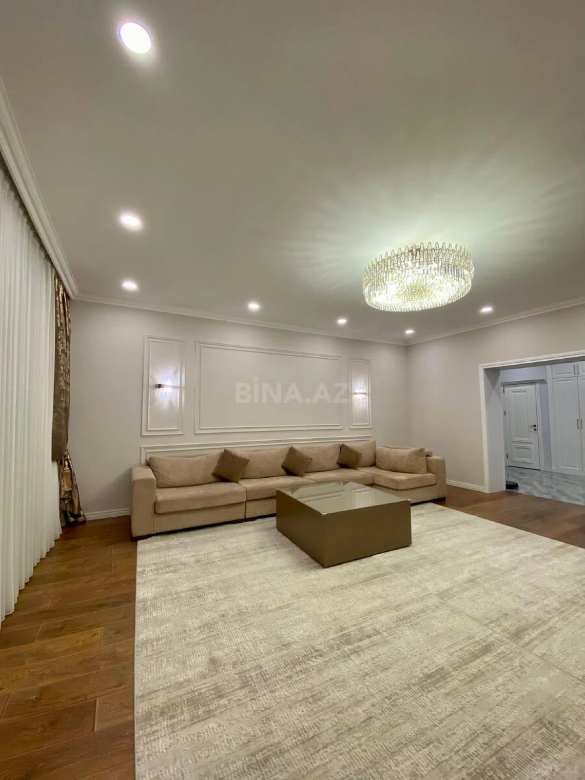 Satılır 3 otaqlı mənzil 143 m²