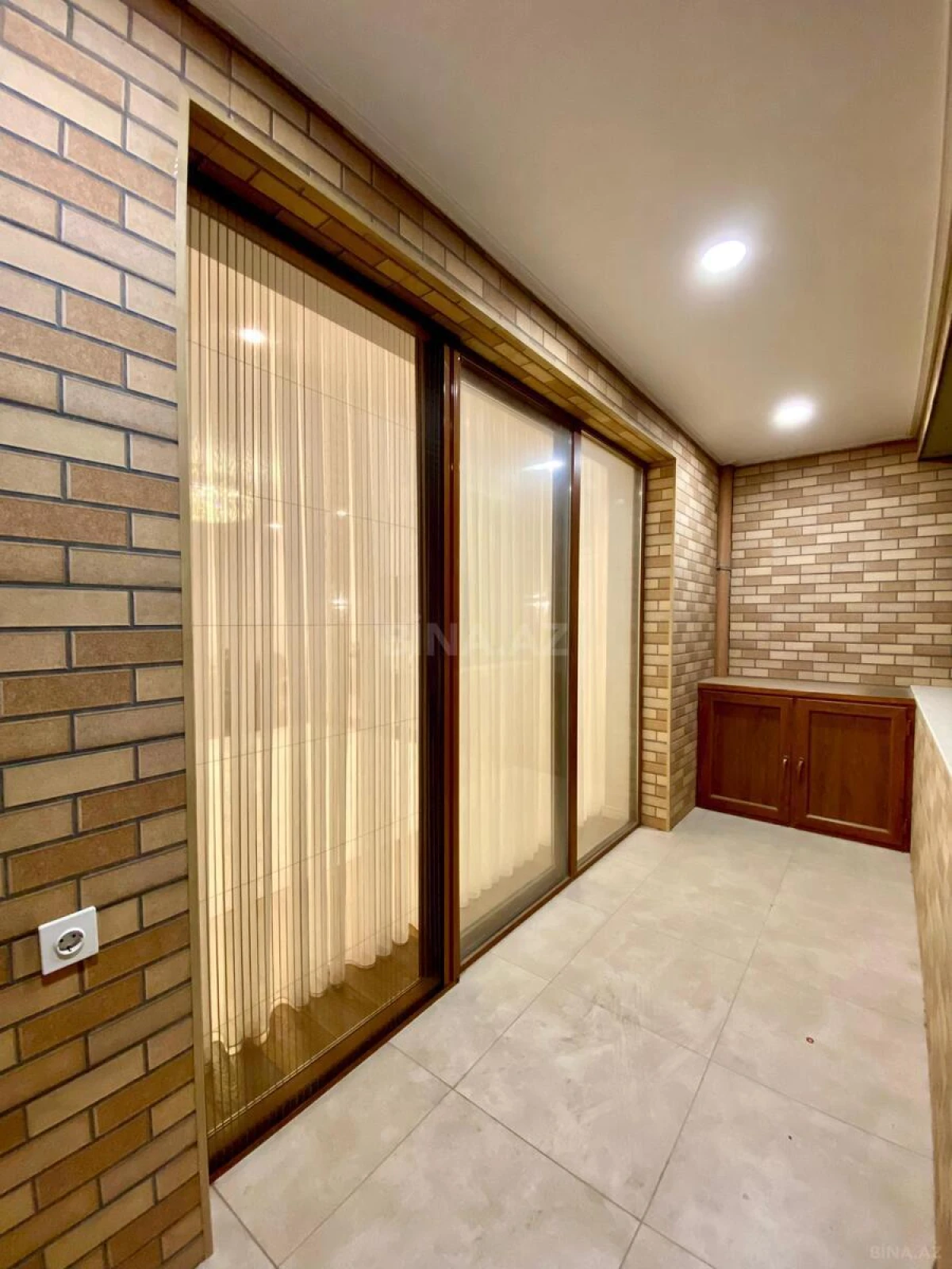 Satılır 3 otaqlı mənzil 143 m²