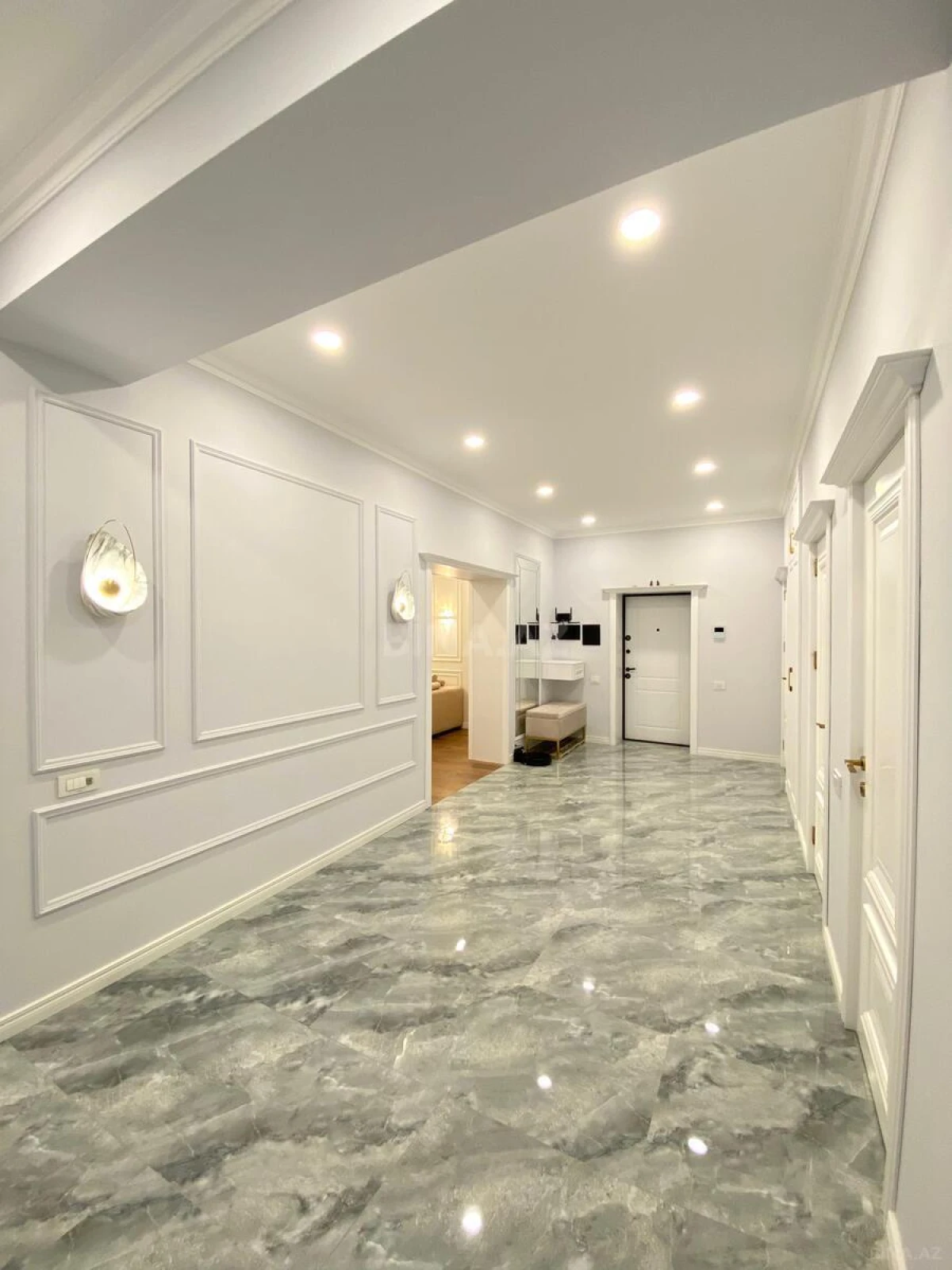 Satılır 3 otaqlı mənzil 143 m²