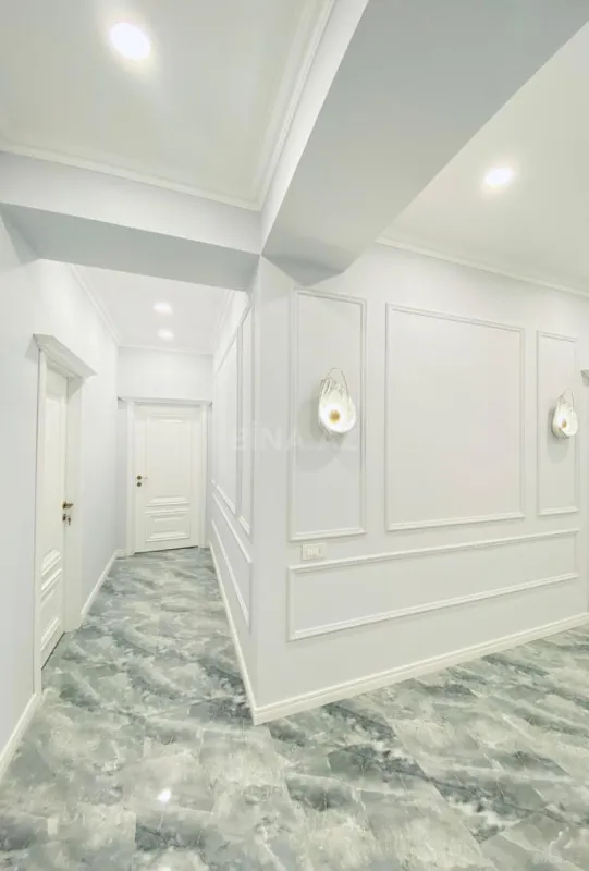 Satılır 3 otaqlı mənzil 143 m²