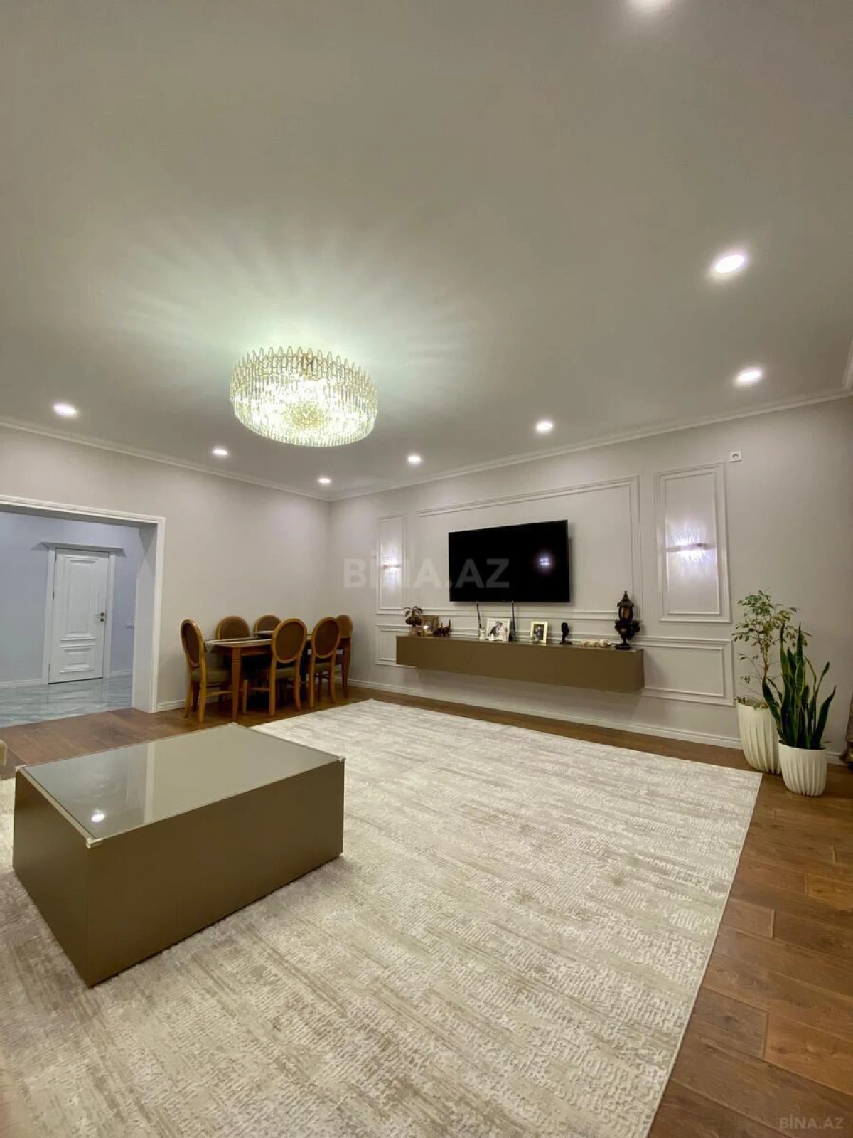 Satılır 3 otaqlı mənzil 143 m²