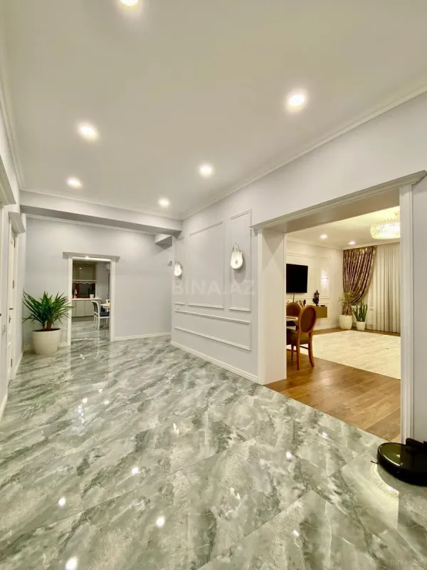 Satılır 3 otaqlı mənzil 143 m²