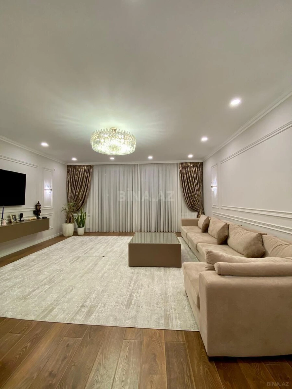 Satılır 3 otaqlı mənzil 143 m²