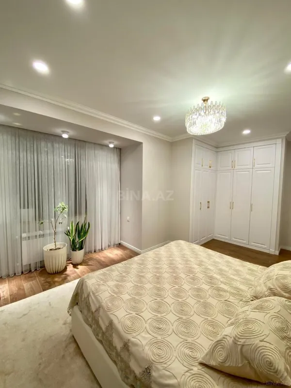 Satılır 3 otaqlı mənzil 143 m²