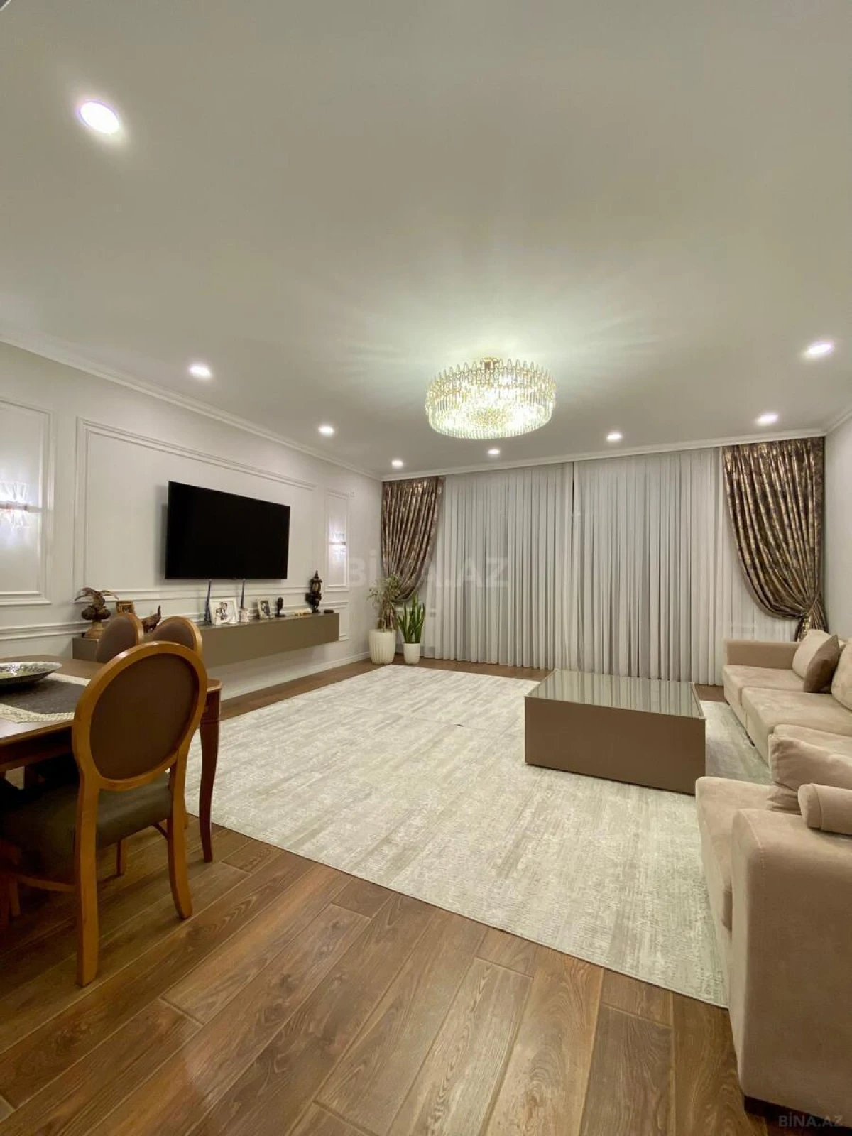 Satılır 3 otaqlı mənzil 143 m²