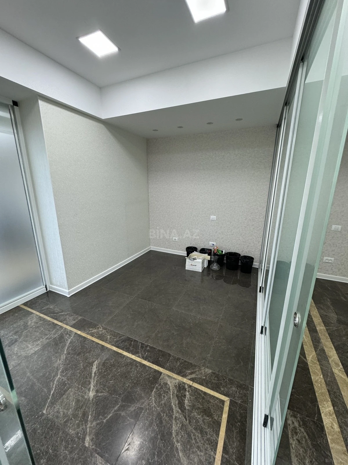Satılır 4 otaqlı ofis 85 m²