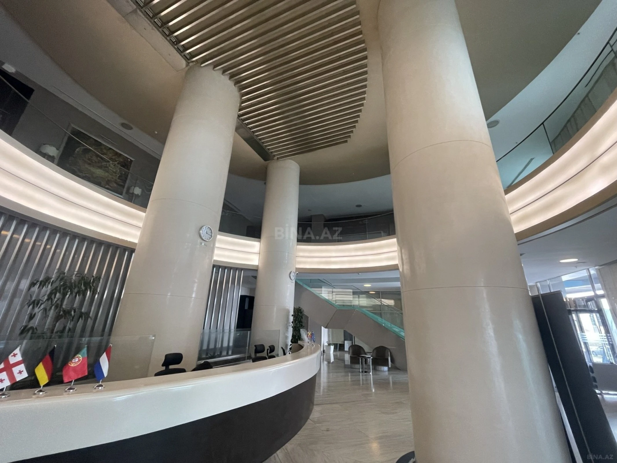 Satılır 4 otaqlı ofis 85 m²