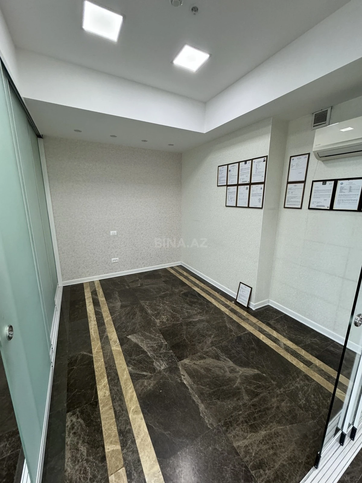Satılır 4 otaqlı ofis 85 m²