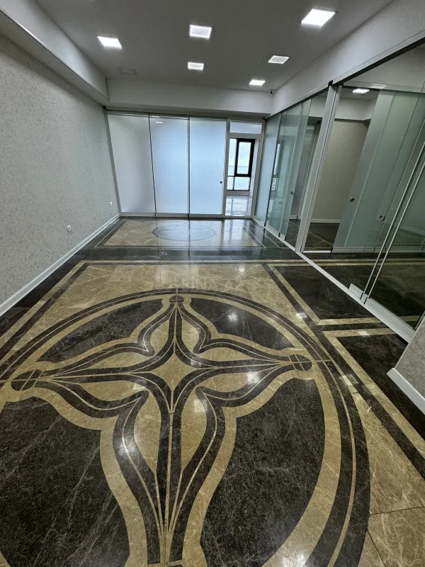 Satılır 4 otaqlı ofis 85 m²