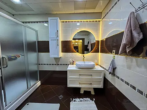 Satılır 3 otaqlı mənzil 135 m²