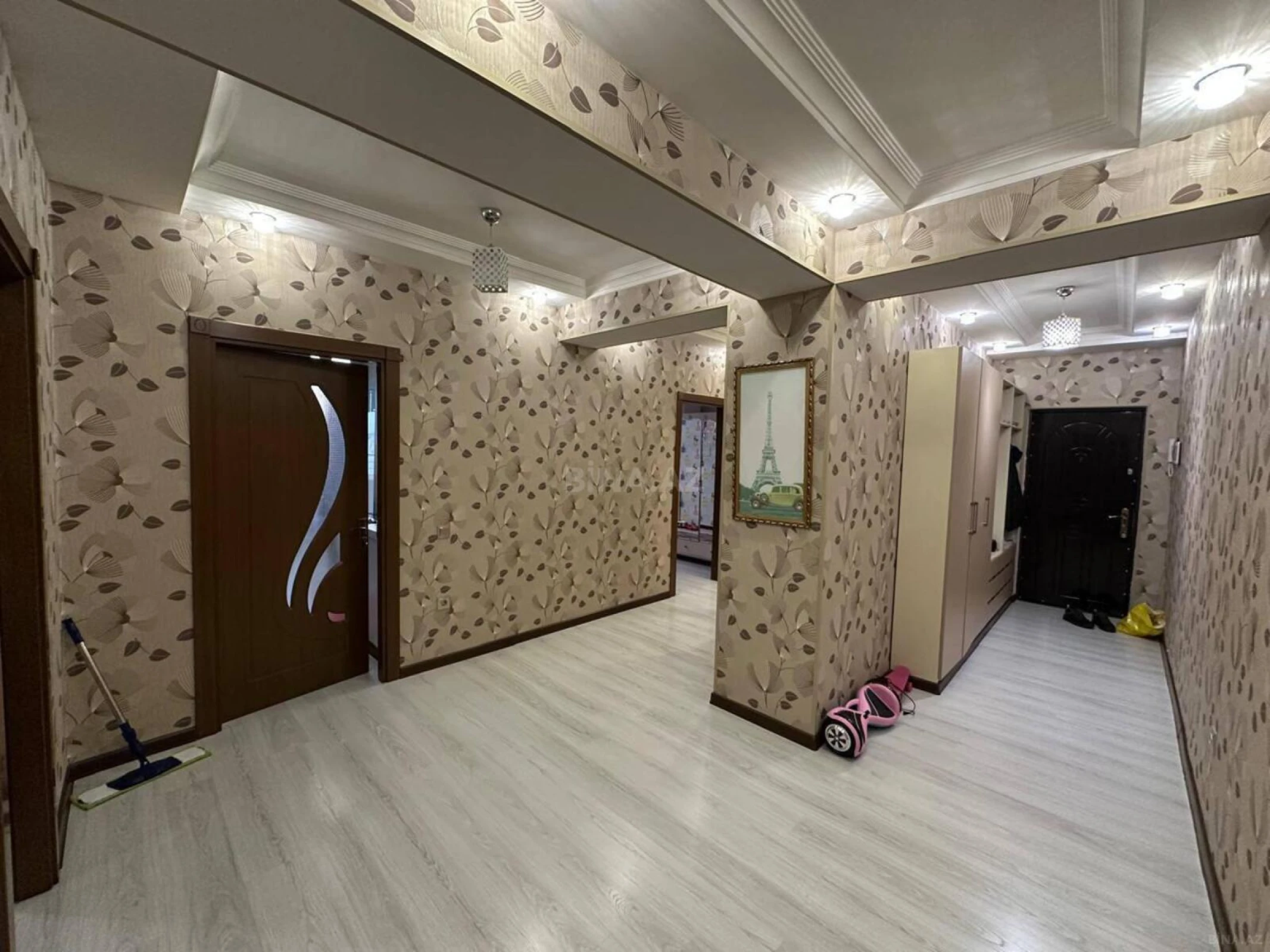 Satılır 3 otaqlı mənzil 135 m²