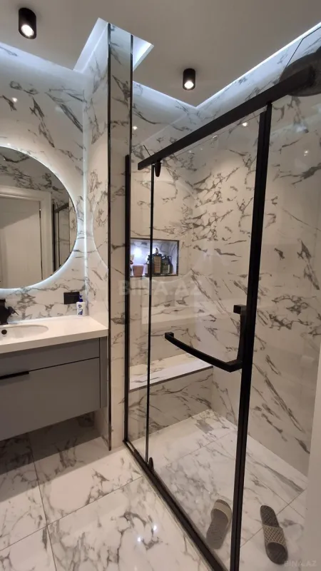 Satılır 4 otaqlı mənzil 192 m²