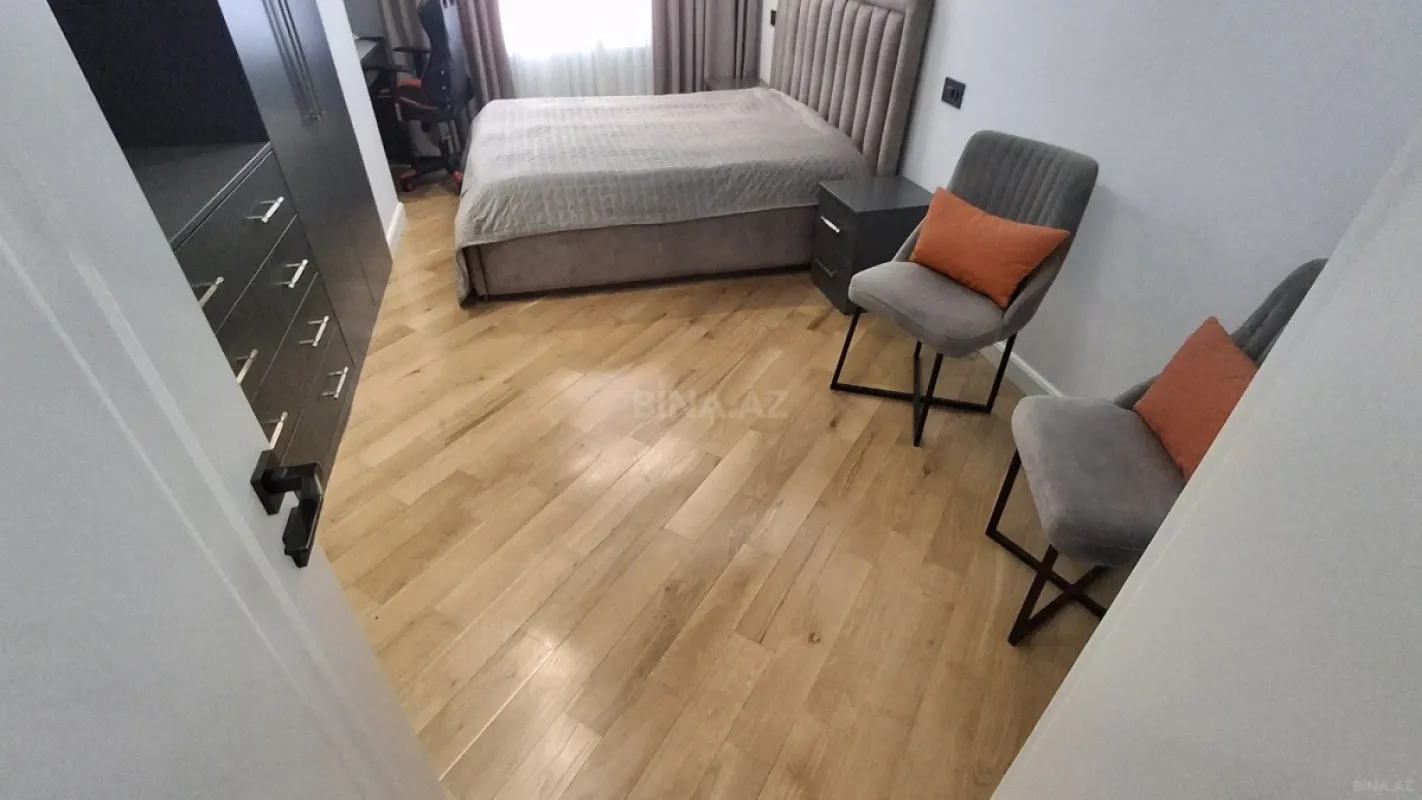 Satılır 4 otaqlı mənzil 192 m²