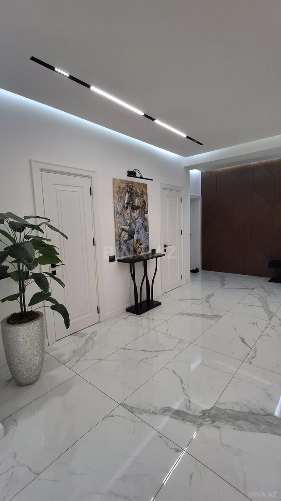 Satılır 4 otaqlı mənzil 192 m²