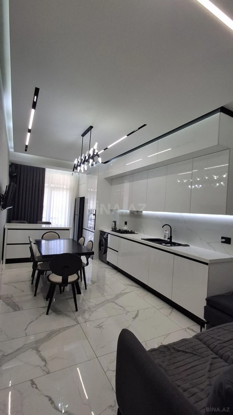 Satılır 4 otaqlı mənzil 192 m²