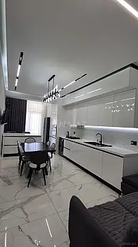 Satılır 4 otaqlı mənzil 192 m²