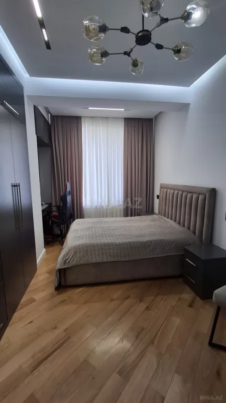 Satılır 4 otaqlı mənzil 192 m²