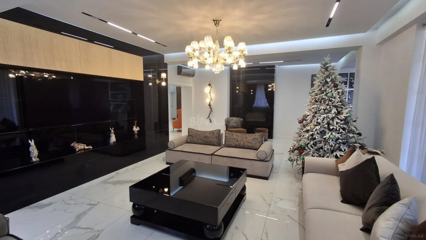 Satılır 4 otaqlı mənzil 192 m²