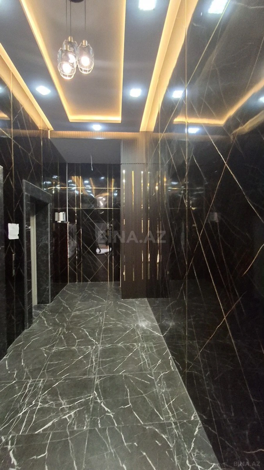 Satılır 4 otaqlı mənzil 192 m²