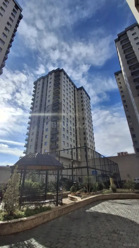 Satılır 4 otaqlı mənzil 192 m²