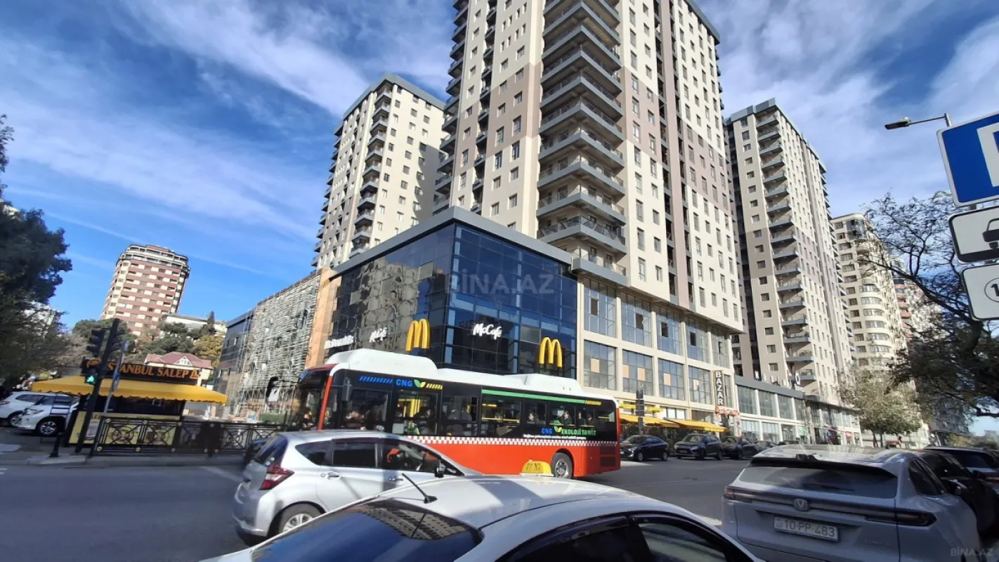 Satılır 4 otaqlı mənzil 192 m²