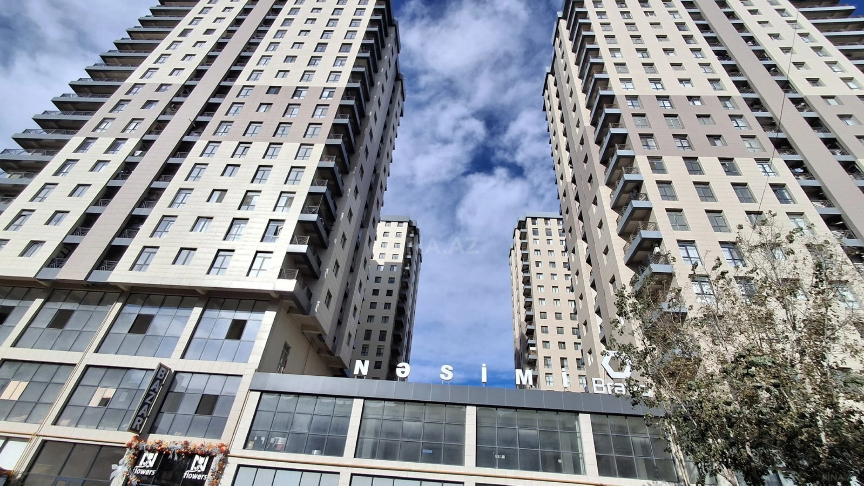 Satılır 4 otaqlı mənzil 192 m²