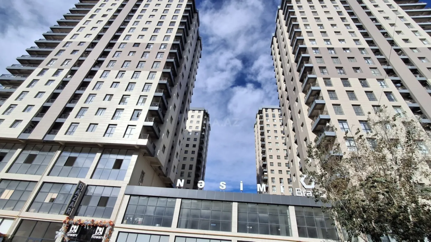 Satılır 4 otaqlı mənzil 192 m²