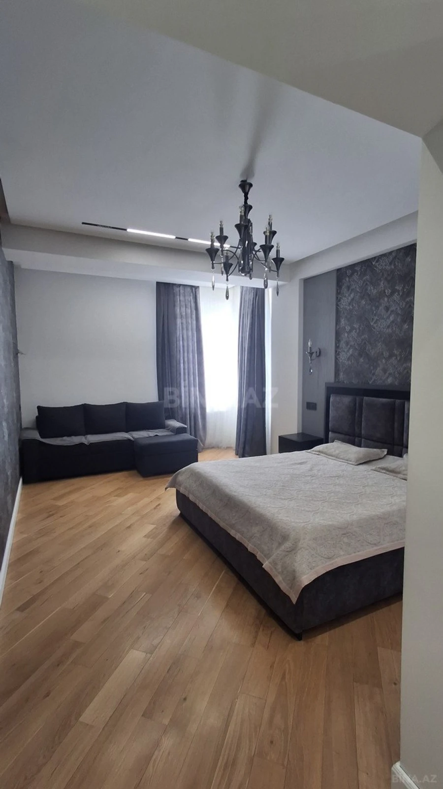 Satılır 4 otaqlı mənzil 192 m²