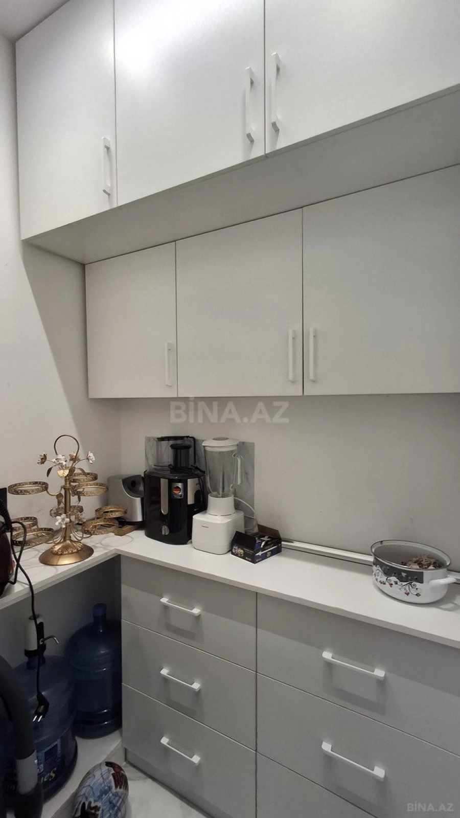Satılır 4 otaqlı mənzil 192 m²