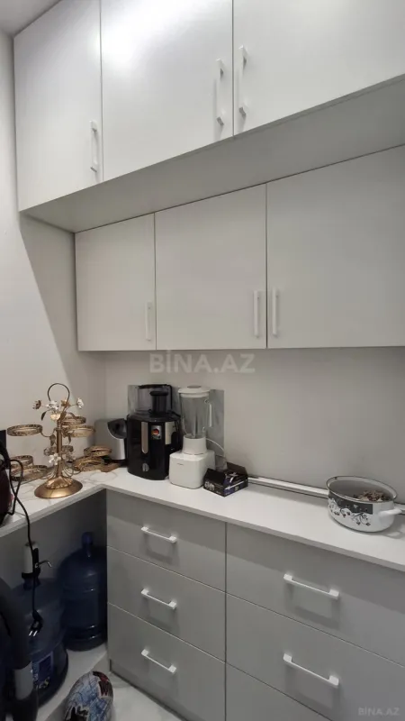 Satılır 4 otaqlı mənzil 192 m²