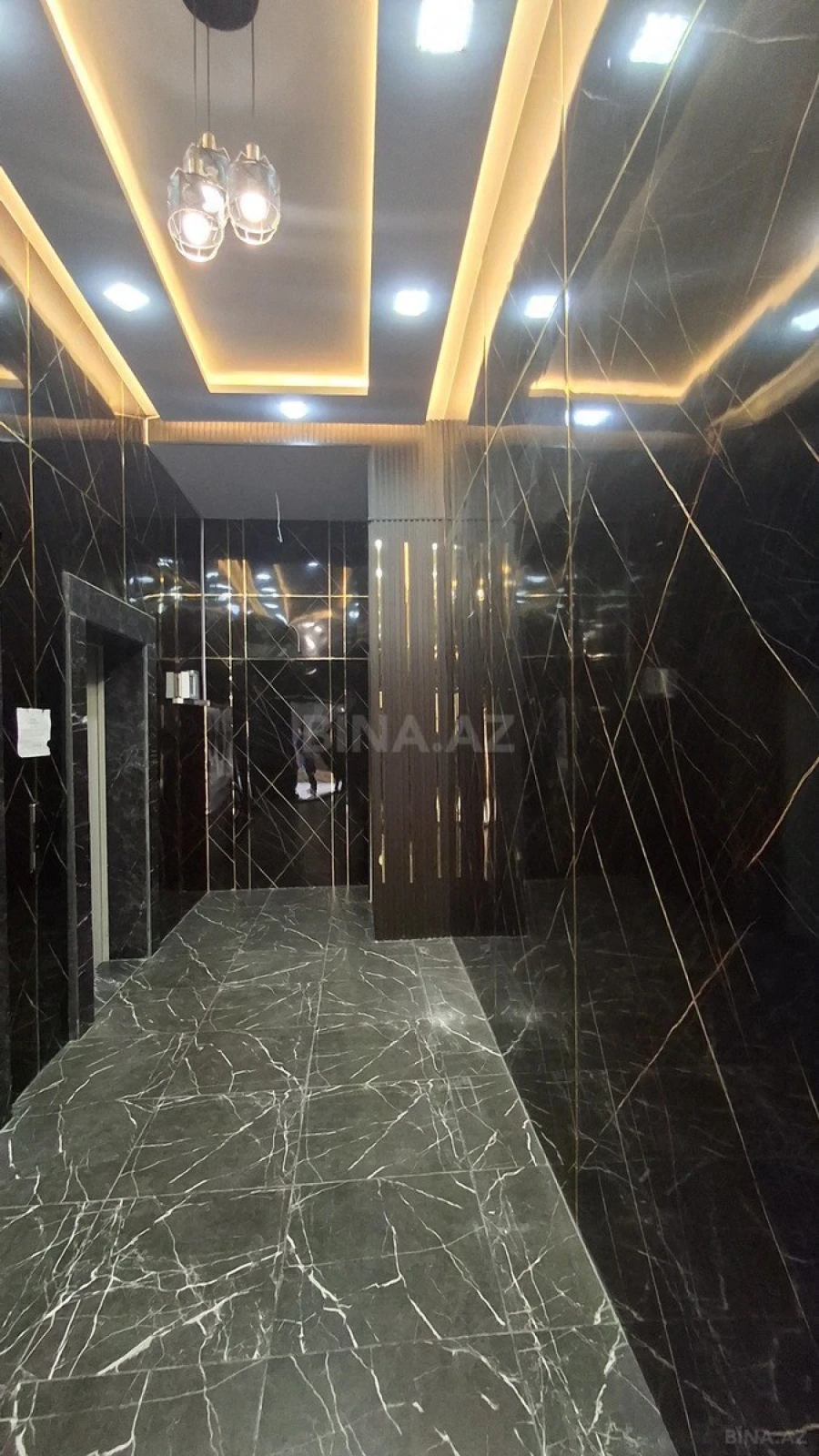 Satılır 4 otaqlı mənzil 192 m²