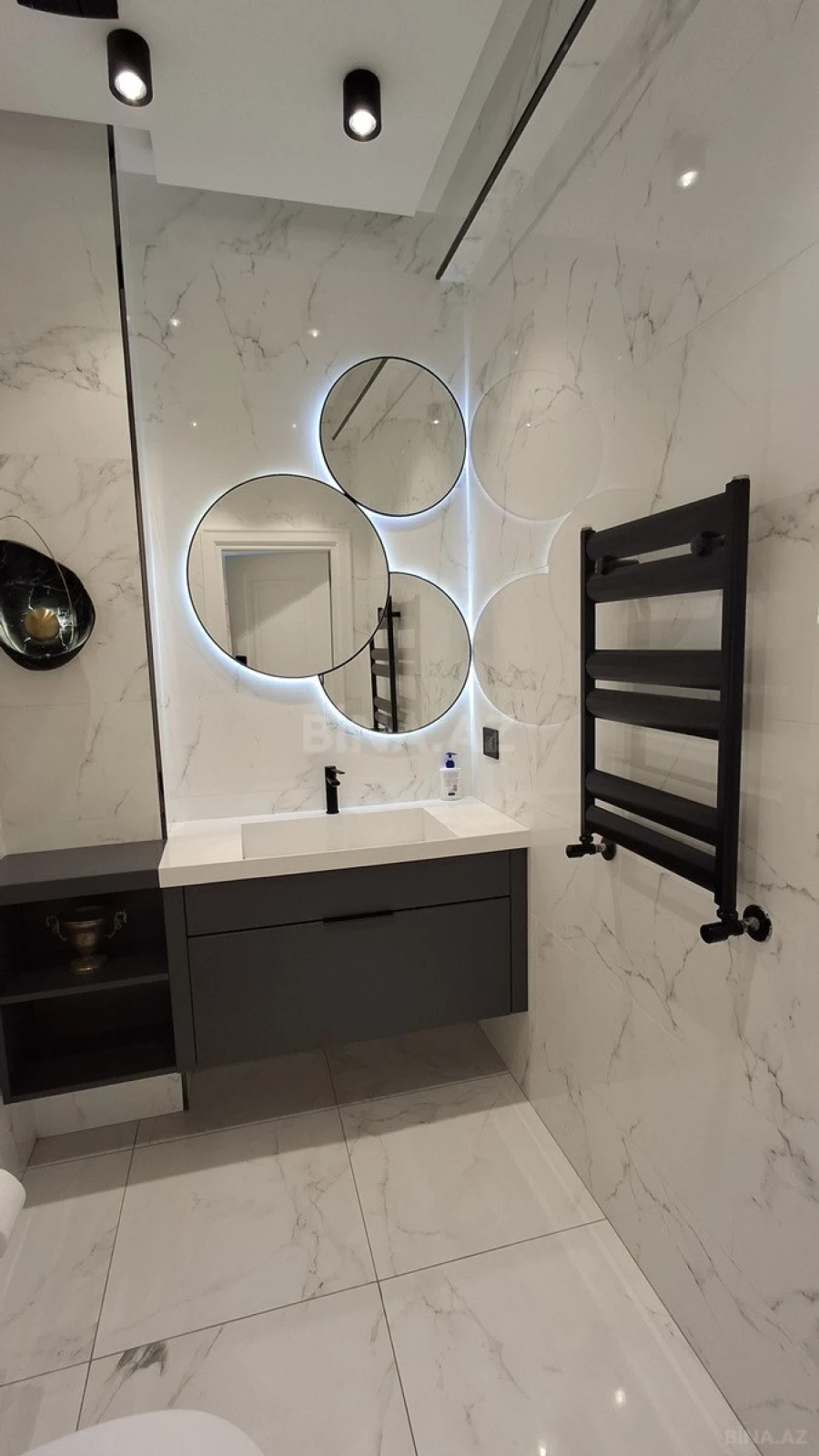 Satılır 4 otaqlı mənzil 192 m²