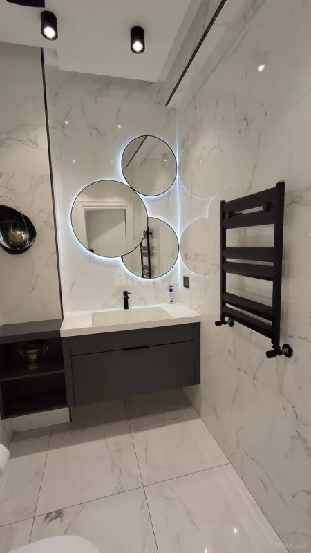 Satılır 4 otaqlı mənzil 192 m²