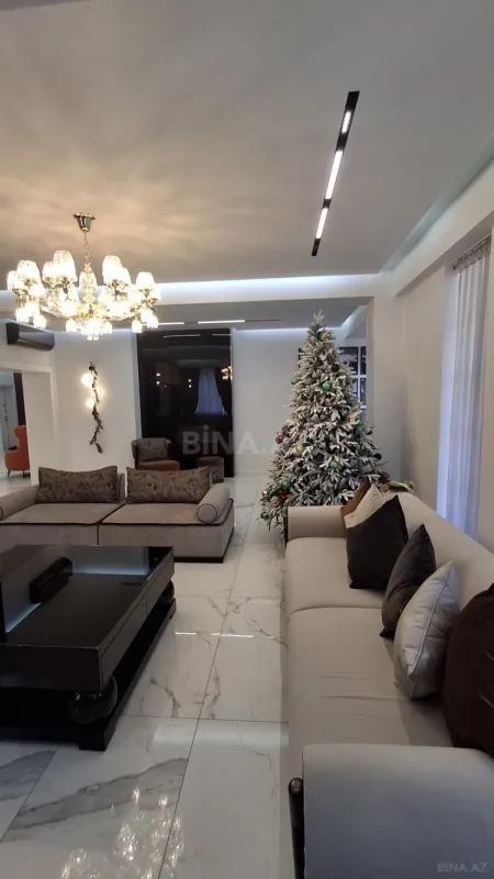 Satılır 4 otaqlı mənzil 192 m²