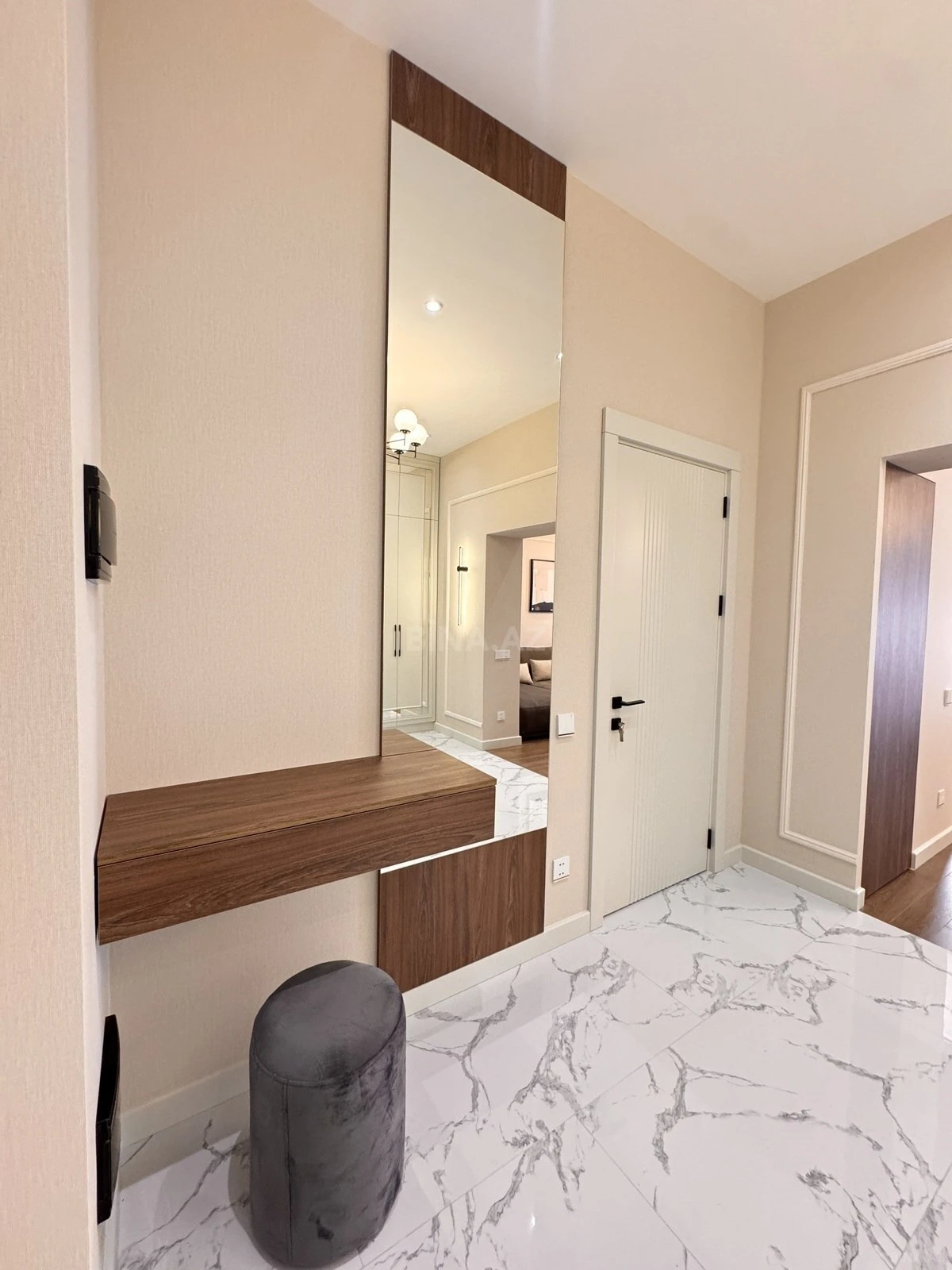 Satılır 2 otaqlı mənzil 71.5 m²