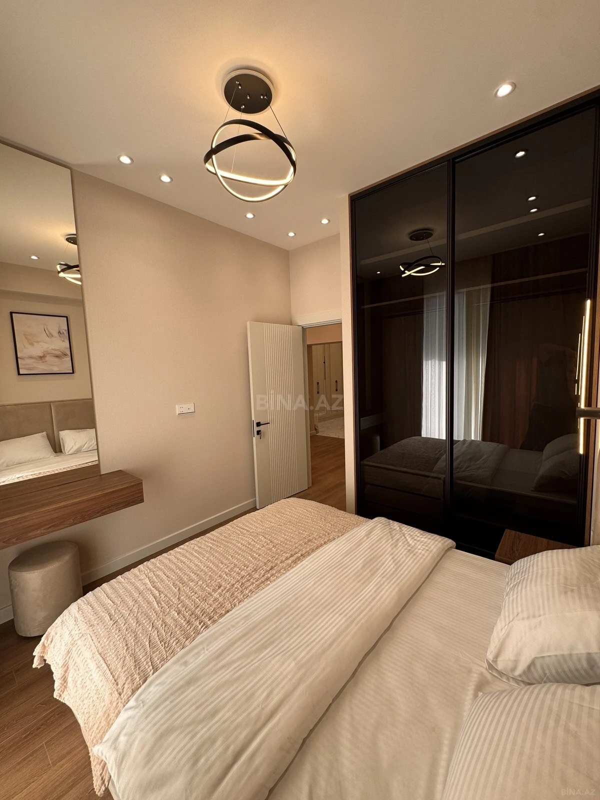 Satılır 2 otaqlı mənzil 71.5 m²