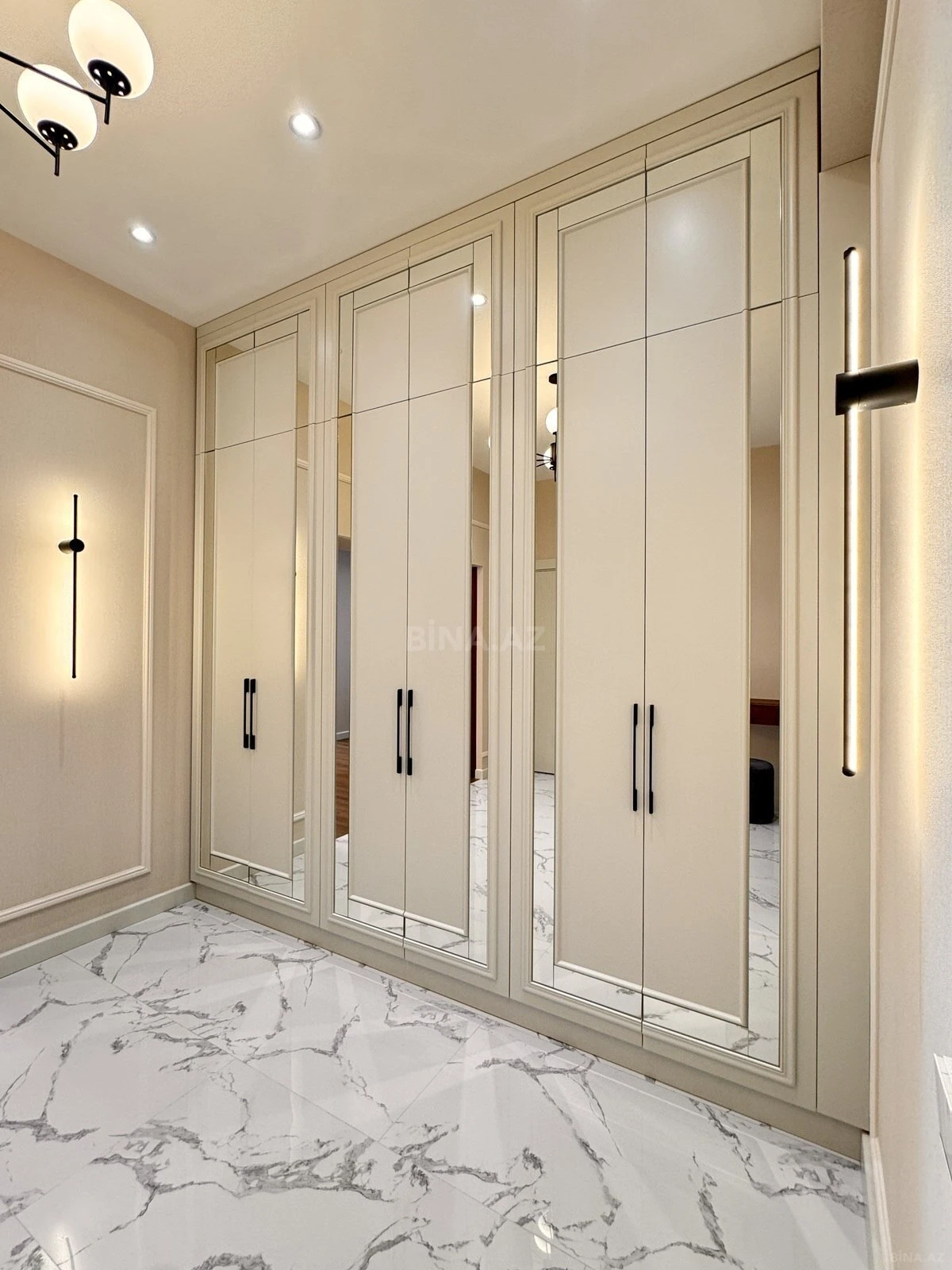 Satılır 2 otaqlı mənzil 71.5 m²